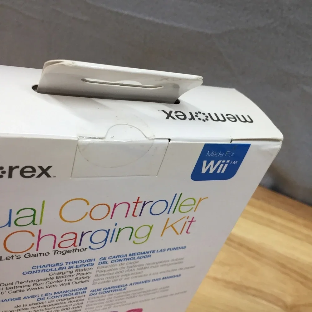 Memorex Dual Controller Charging Kit for Nintendo Wii MCAD10HM White New